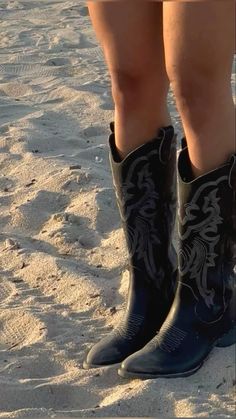 #cowgirl #boots #western #summer #spring Cowgirl Boots Aesthetic, Cowboy Boots Aesthetic, Rodeo Boots, Booties For Women, Cowgirl Aesthetic, Black Cowboy, Western Booties, Swag Shoes, Girls Black