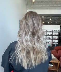 Platinum Blonde Dimensional Hair, Lived In Platinum Blonde Balayage, Lived In Platinum Blonde, Platinum Blended Roots, Deminsional Platinum Blonde, Long Platinum Blonde Hair Aesthetic, Dimensional Blonde, Hair Makeover