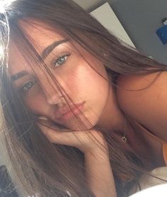 Maria Eduarda é uma garota de 15 anos que mora em Los Angeles com sua… #ficçãoadolescente # Ficção adolescente # amreading # books # wattpad Tumblr Selfies, Tumblr Hair, Pose Fotografi, Photographie Portrait Inspiration, Selfie Poses Instagram, Cute Instagram Pictures, Model Poses Photography, Foto Poses, Selfie Ideas Instagram