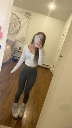 Cute Summer Outfits Leggings, Girly Basic Outfits, Leggings And Long Sleeve Outfit, Basic Girly Outfits, White Girl Outfits Basic, Basic Outfits Leggings, Outfit Inspo With Leggings, Basic Outfit Ideas For School, Cute Black Leggings Outfit