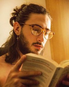 Long Hair And Glasses, Street Poses, Hair And Glasses, Long Hairstyles For Men, Man Buns, Men Hairstyle, Cool Mens Haircuts