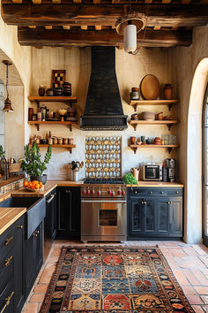 Elegant Spanish style kitchen with black cabinetry and detailed tile backsplash. Spanish Tile Countertop, Spanish Style Kitchen Ideas, Kitchen Ideas Classic, Spanish Tile Kitchen, Spanish Kitchen Design, Hacienda Style Kitchen, Design Kitchen Cabinets, Repainting Kitchen Cabinets, Southwest Kitchen