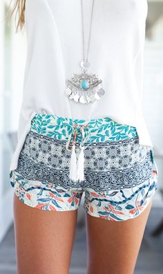 Online Fashion Boutique | Patterned Shorts and turquoise Mode Tips, Weather Outfits, Outfits 2016, Mode Boho, Spring Summer Trends, Online Fashion Boutique, Moda Vintage, Maxi Skirts