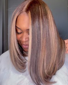 Natural Hair Highlights, Blonde Natural Hair, Brown And Blonde, Pressed Natural Hair, Silk Press Natural Hair, Honey Brown Hair, Blonde Tones, Dyed Hair Inspiration