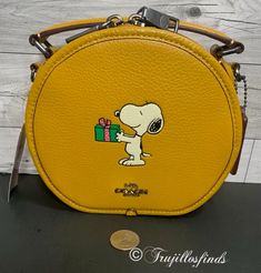 Coach Peanuts Collection, Leather Canteen, Snoopy Bag, Hippie Fashion, Snoopy Pictures, Athletic Outfits, Hippie Style, New Style, Pebbled Leather