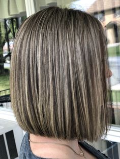 Rayos En El Cabello Oscuro, Shoulder Length Hair Color, Blonde Asian Hair, Bob Haircut Back View, Bob Pendek, Hair Cut Ideas, Baylage Hair, Short Hair Cut, Icy Blonde Hair