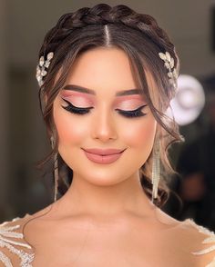 Sanggul Cepol, Trajes Country, Corvallis Oregon, Wedding Makeup Tutorial, Classy Makeup, Glam Wedding Makeup, Bridal Eye Makeup