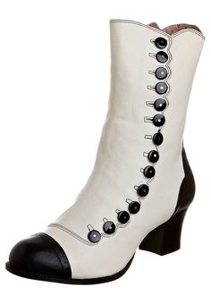 Victorian boots. Steampunk Mode, Idda Van Munster, Victorian Shoes, Victorian Boots, White Victorian, Boho Mode, Modern Victorian, Steampunk Fashion, Mode Vintage