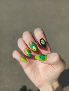 steven universe peridot Steven Universe Makeup, Steven Universe Nails, Universe Nails, Peridot Steven Universe, Aesthetic Nails, Steven Universe, Beauty Nails, Pretty Nails