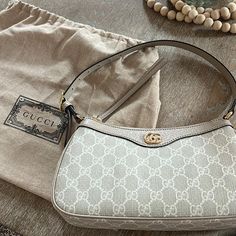 Neutral Shaded, Beige And White Gucci Handbag. Gucci Gg Bag, Gucci Handbag, Handbag Essentials, Girly Bags, Bags Gucci