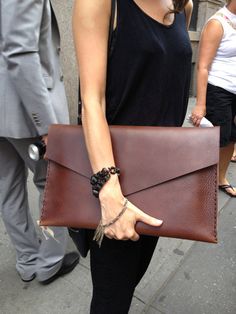 Cheap Brown Evening Clutch, Versatile Brown Clutch Affordable Price, Sacs Tote Bags, Brown Leather Clutch, Ipad Laptop, Sac Diy, Leather Portfolio, Mk Bags, Kelly Bag