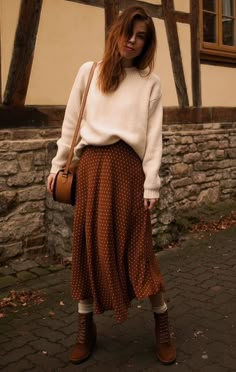 How To Style Knitwear, Fall Maxi Skirt, Fall Maxi Skirt Outfits, Fall Inspo Outfits, Spring Skirt Outfits, Rok Outfit, Outfits Skirt, Cosy Outfit, Fall Maxi