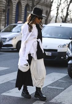 Doc Martens Outfit Idea: Slouchy Separates Doc Marten 1461 Outfit, Platform Combat Boots Outfit, Winter Doc Martens, Dr Martens Outfit Ideas, Dr Martens Outfit Fall, How To Wear Doc Martens, Doc Martin Outfits, Doc Martens Loafers, Style An Outfit