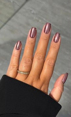 Gel Nails Rose Gold, Gold Tone Nails, Rose Gold Gel Nails Ideas, Fall Nails Fair Skin, Fall Nails For Fair Skin, Chrome Color Nails, Rose Colored Nails, Gold Rose Nails, Rose Nail Color