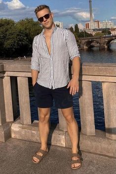 Mens Polo And Shorts Outfit, Summer Holiday Outfits, Short Men Fashion, Street Style Outfits Men, Holiday Beach