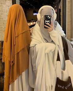 Winter Niqab Outfits, Khimar Outfit, Aesthetic Niqab, Abaya With Niqab, Hijabi Winter, Khimar And Niqab, Mode Niqab, Half Niqab Aesthetic, Autumn Outfit Inspo