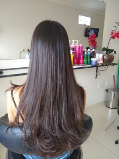 V-Cut with Layers for Long Hair & Blunt Bangs: Bold & Edgy Summer Hair Layered Haircuts Straight Hair, Haircuts For Long Hair Straight, Hair Cut For Girls, Casual Hairstyles For Long Hair, Extension Hair, Hair Tint