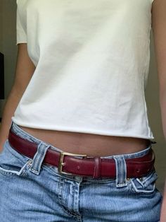 Fall Fits Women, Jeans Belt Outfit, Belt Outfits For Women, Red Belt Outfit, Cute Belts, Jeans Fall Outfit, Belts Aesthetic, Belt Jeans, Outfit Classy