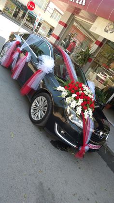 a car decorated with red and white flowers