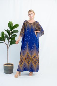 Our Bohemian Beach Party Dress is the perfect addition to your summer wardrobe. Made with soft cotton and featured peacock prints, this comfortable kaftan is designed to provide maximum comfort while still being stylish and trendy. The plus size cut is perfect for women of all sizes and shapes, so you can feel confident and beautiful no matter where you go. Personalized on length and size is free of charge! FEATURES - Blue - Peacock - Personal Custom Made - Full Length Kaftan Long Sleeves - Cott Blue Floor-length Maxi Dress For Beach Cover-up, Blue Floor-length Maxi Dress For Beach, Blue Boho Print Kaftan For Vacation, Long Blue Printed Beach Dress, Blue Kaftan For Vacation, Blue Maxi Kaftan For Beach Cover-up, Blue Maxi Length Kaftan For Vacation, Blue Maxi Kaftan For Vacation, Traditional Flowy Blue Maxi Dress