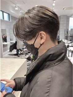 Hair Color Man, Best Hair Color For Men, Middle Part Fade, Boy Hair Color, Hair Styles Boy, Trendy Boy Haircuts, Short Middle Part, Men's Hair Color, Hair Color For Men