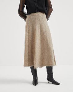 Mohair, wool, cashmere and silk knit skirt The classic feel of the world of knitwear meets the essential lines of this mohair, wool, cashmere and silk knit skirt. The soft, heathered yarn drapes smoothly and defines the style’s relaxed silhouette. The design continues with volume at the bottom for a slightly flared effect. Organza Midi Skirt, Knitted Skirt, Skirts Midi High Waisted, Silk Knit, Mohair Wool, Boutique Online, Silk Skirt, Gray Skirt, Shirt Skirt