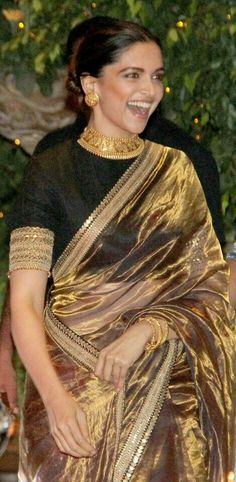 Deepika in sabyasachi Deepika In Sabyasachi, Gold Net Saree, Lehnga Ideas, Saree With Black Blouse, Classy Sarees, Black Saree Blouse, Indian Celebrity