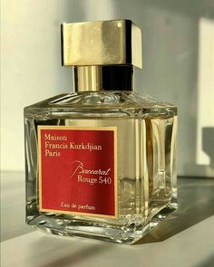 Perfume Luxury, Aesthetic Perfume, Perfume Aesthetic, Parfum Chanel, Fragrance Samples