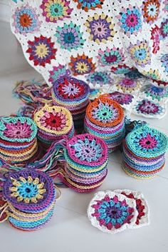 crocheted baskets and bowls are sitting on the floor