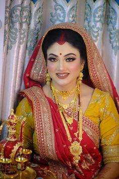 Bengali Reception Bridal Look, Bridal Mendhi, Devin Art, Indian Bride Makeup, Bengali Bridal Makeup, Bridal Makeup Images, Saree Wearing Styles, Rani Haar, Best Bride