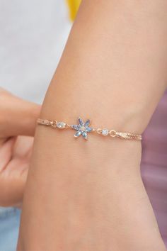 Aquamarine Stone Lotus Flower Sterling Silver Bracelet ♥ ✔️Metal Used: 925 Sterling Silver ✔️Weight : 3,90 Gr ✔️Chain Length : 17+4 Cm ✔️Stone Type : Zircon ✔️Coating : Rose Gold Plated ⚠️Care: It does not darken as long as contact with substances such as Perfume, Water, Alcohol, Cream, Bleach is avoided. -NRZ998507 Flower Shaped Bracelets For Her, Elegant Blue Flower Bracelets, Silver Bracelets For Women, Bracelet Minimalist, Bracelet Metal, Floral Bracelet, Wedding Jewelry Bracelets, Aquamarine Stone, Cute Bracelets