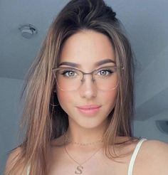 Transparent Eyeglasses, Cute Glasses Frames, Classy Glasses, Chique Outfits, Blue Glasses