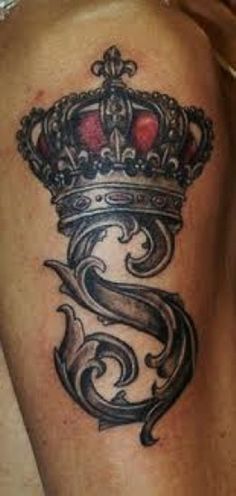 a woman's thigh with a crown tattoo on it