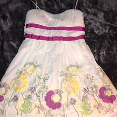 7/8 Nwt White Spaghetti Strap Dress Spring Cotton Sundress With Floral Embroidery, Embroidered Cotton Dress With Spaghetti Straps, Strapless Cotton Sundress For Spring, White Floral Embroidered Sundress For Spring, White Floral Embroidery Sundress For Spring, Spring Floral Embroidered Sundress With Spaghetti Straps, Black Glitter Dress, Junior Dresses Casual, Black Slim Dress