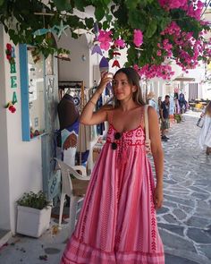 pink dress Spain Outfit Inspiration, South Of France Dress, Cute Outfits Travel, South Italy Aesthetic Clothes, Hot Travel Outfits, Brunch Outfit Simple, Colorful Flowy Outfits, Anthropologie Summer Outfits, Summer Outfits South Of France