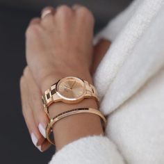 Iconic Link Unitone 28 Rose Gold Daniel Wellington Watch Women, Dw Watch, Daniel Wellington Watch, Gold Watch Men, Rose Gold Watches, Stylish Watches, Classic Watches, Rose Gold Watch, Women's Watch