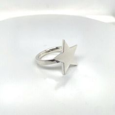 Top Rated Large Solid Simple .925 Sterling Silver Statement STAR Ring_ R0896S, Fashion Jewelry Sterling Silver Star-shaped Signet Ring For Gift, Silver Star-shaped Anniversary Ring, Sterling Silver Star Shaped Signet Ring For Anniversary, Sterling Silver Star-shaped Rings, Star Shaped Signet Ring With Polished Finish, Minimalist Star-shaped White Gold Rings, Minimalist White Gold Star-shaped Ring, Minimalist White Gold Star Shaped Ring, Classic Silver Star Shaped Rings