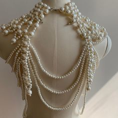 Pixie Fashion, Pearl Body Chain, Bride Pearl Necklace, Wedding Chest, Body Necklace Chain, Shoulder Jewelry, Shoulder Necklace, Pearl Necklace Vintage, Chain Dress