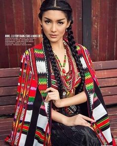 Myanmar Model Li Li Kyah Khaing, showcasing the contemporary Zou Attire. The Zou people are an indigenous community living along the frontier of Manipur & Myanmar, belonging to a sub-group of the Zo people (Mizo-Kuki-Chin).PC: Aung Zaw Source: Sevendiary Tribe Fashion, Myanmar Model, Myanmar Traditional Dress, Community Living