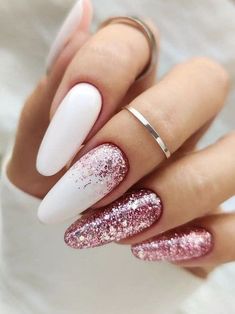 Embrace Spring 2024 with Sparkling Nails: Trends from Glitter to Ombre Pink And White Glitter Nails, Pink And White Nails, Baby Pink Nails, Glitter Rosa, Pink Glitter Nails, Glittery Nails, White Glitter Nails, Hot Pink Nails, Ombre Nails Glitter