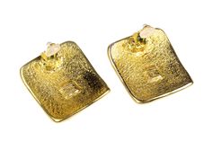 YVES SAINT LAURENT, made in France, vintage textured golden metal rectangular Logo clip-on earrings. Signed on the back. Ref.: JA0057 CONDITION: Excellent DIMENSIONS: 3,5x4 cm More vintage items in my online shop: http://www.vintagecarwen.com Gold Rectangular Clip-on Earrings, Gold Rectangular Evening Earrings, Rectangular Gold Evening Earrings, Rectangular Logo, Saint Laurent Vintage, France Vintage, Heart Pocket, Adored Vintage, Ear Weights