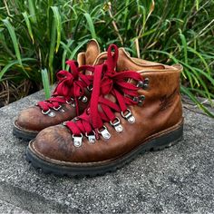 Women’s Danner Cascade Light Leather Gtx Boots. Great For Hiking Or Casual Wear. Previously Worn On Several Hikes, (Proof Of Life Shown In Photos) But Have A Ton Of Life Left In Them. Years! Danners Are Made To Last. Boot Is Waterproof And Has Been Treated With Leather Conditioner And Waterproofing Wax. Stylish Hiking Boots Built With Premium Techniques. Leather Upper Offers Durable Performance And Reliable Comfort. Gore-Tex Laminate Wicks Moisture While Blocking Out Weather. Airthotic Instep Provides Ample Arch Support For Long Hikes. Vibram Outsole Grips Trails While Providing Ample Cushion. Traditional Lace Closure Offers A Reliable Fit Every Time. Stylish Hiking Boots, Men Beards, Proof Of Life, Cascade Lights, Black Men Beards, Leather Conditioner, Shoe Obsession, Bearded Men, Lace Closure