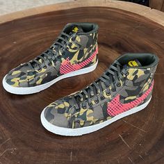 Nike Blazer Mid Jcrd Prm Color: Dsrt Camo / Ht Lv- Sq-Bright Ctrn Camo & Neon Pink Vintage White Sole Gum Size: 8 807382 201 Fashion High Mid Top Classic New With Box Unworn Pink Low-top Sneakers For Fall, Casual Pink Sneakers For Fall, Nike P6000, Nike Air Women, Fashion Tennis Shoes, Tan Sneakers, Nike Air Vapormax Flyknit, White Casual Shoes, Nike Blazers Mid