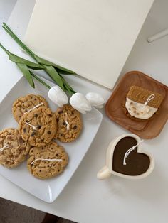 there are cookies and marshmallows on the table