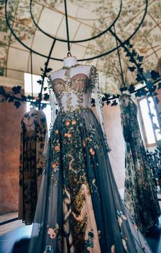 Prom Elegant, Valentino Haute Couture, Valentino Couture, Chique Outfits, Gowns Prom, Fantasy Gowns, Gowns Wedding, Fairytale Dress, Ball Gowns Prom