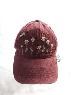 Ready for Shipping Hand Embroidery Daisy and Bee Hat Floral - Etsy Vietnam Hand Embroidery Daisy, Embroidery Daisy, Bee Hat, Bone Bordado, Natural Mood, Embroidery Denim, Embroidery Caps, Denim Cap, Floral Hat