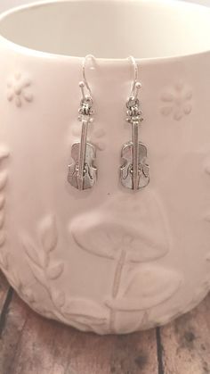 Pretty violin earrings! The silver plated fishhook ear wires measure 3/4" x 7/10", and the silver plated pewter violin charms measure 1" x 2/5" (Total length is approximately 1 3/4") All items are lead and nickel free, message with any questions, thanks! Silver Nickel-free Music-themed Earrings, Pretty Violin, Violin Jewelry, Violin Earrings, Music Earrings, Tyler Tx, Music Jewelry, Violinist, Orchestra