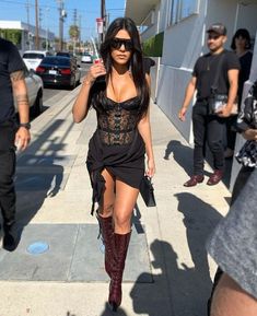 Estilo Kardashian, Kylie Jenner Look, Sarong Skirt, Skirt Wrap, Black Bustier, Looks Black, Kardashian Style