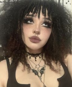 Curly Haired Goth, Curly Goth Hairstyles, Curly Hair Alternative, Goth Curly Hair, Goth Fairy Makeup, Goth Hairstyles, Fluffy Curly Hair