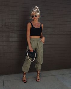 F00213328-302 Casual Summer Bottoms With Cuffed Ankles, Curvy Casual Outfits, Nylon Pants, Looks Street Style, Overalls Women, Cargo Pants Women, Type Of Pants, Casual Trousers, Fit Style